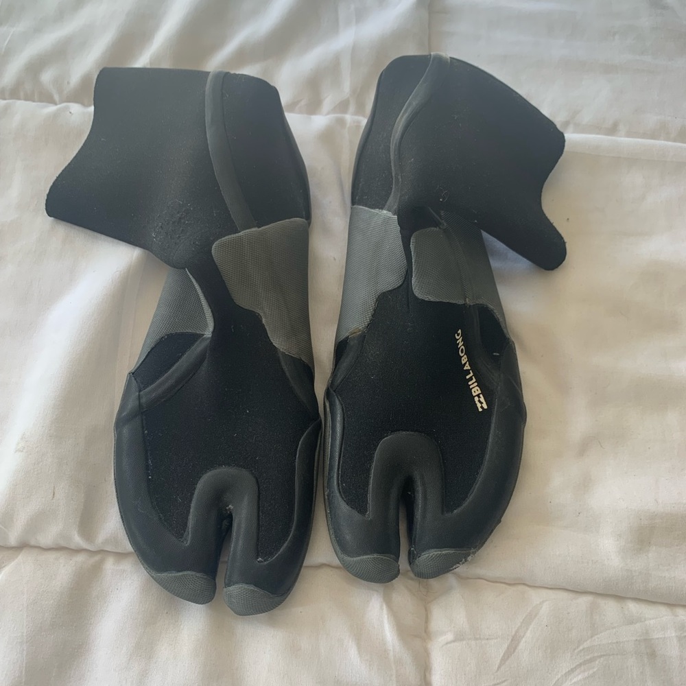 Men’s size 10 3/2 booties